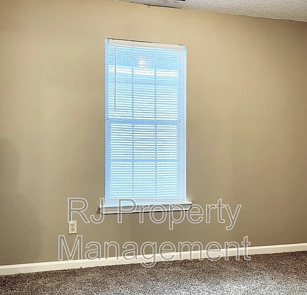 4615 Addington Dr — Photo 13