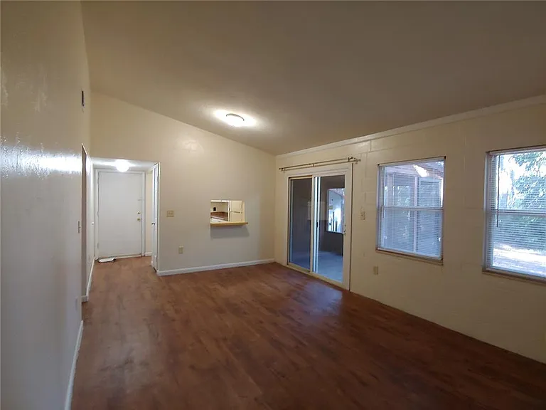 208 NE 7th Pl #A — Photo 15