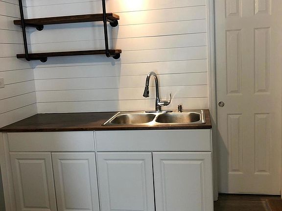 2nd image of 3909 Ivy Ave