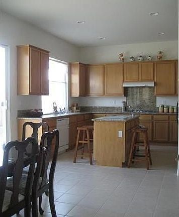 4th image of 27939 Blackhawk Ct
