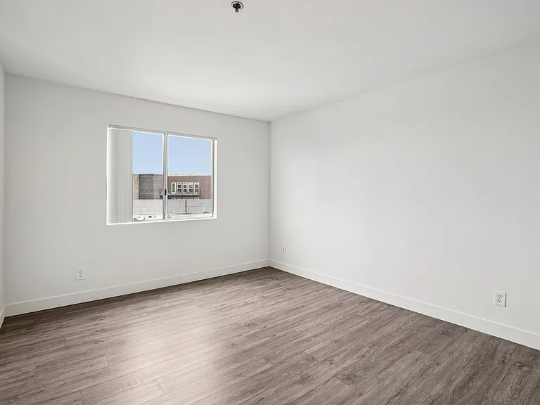 165 N Hoover St — Photo 21