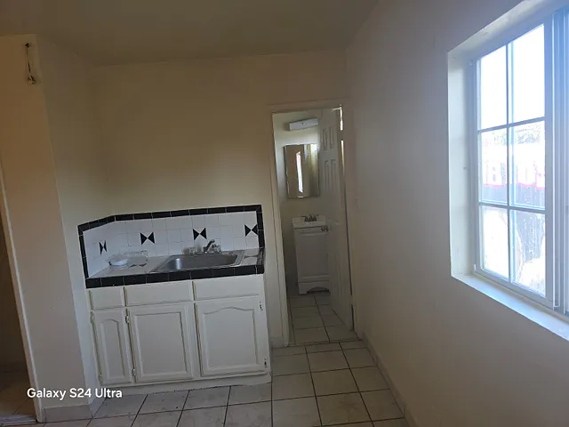 3711 S Western Ave #3 — Photo 3