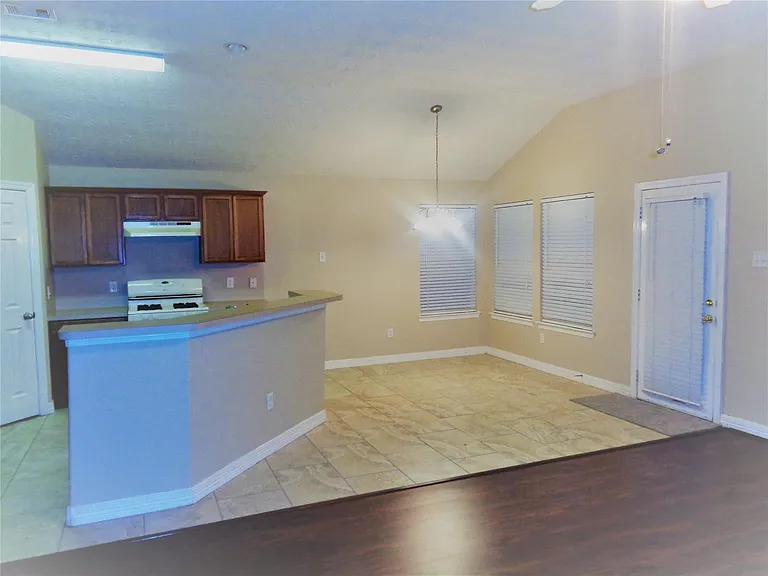 19017 Hammer Ln — Photo 5