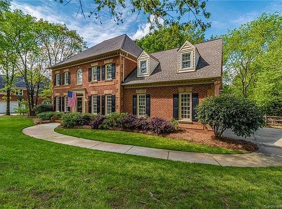 2nd image of 1100 Jericho Ln
