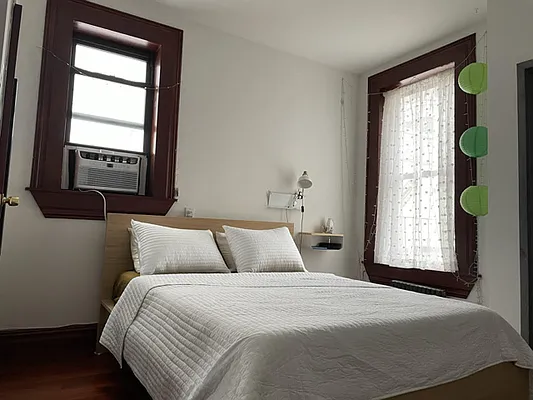 Rented by Bond New York | media 7