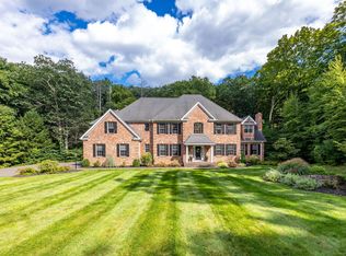586 Deercliff Rd, Avon, CT 06001