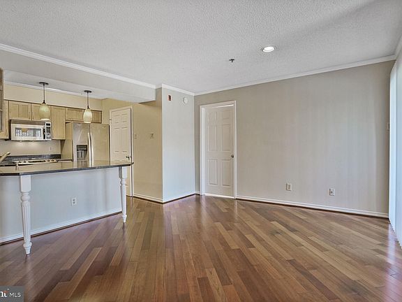 3rd image of 1504 Lincoln Way APT 315