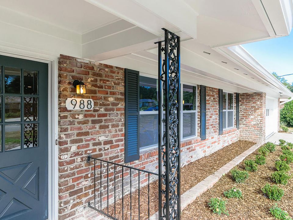 1st image of 988 E Parkridge Cir