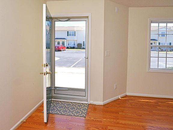 2nd image of 2325 Vineyard Dr