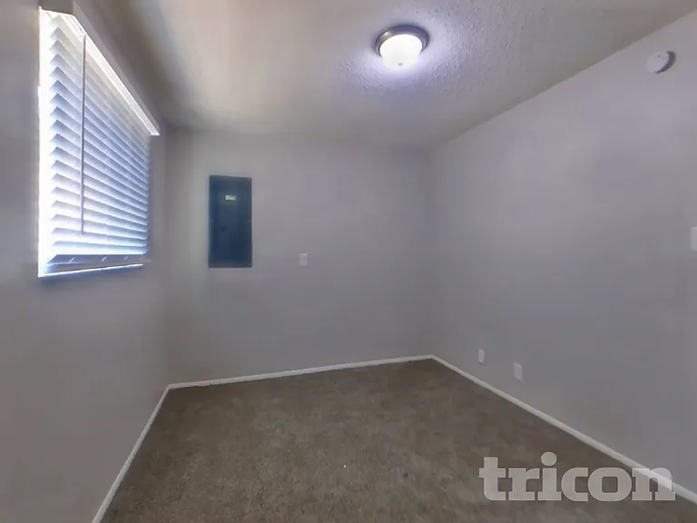 1725 Hiawatha Dr NE — Photo 6