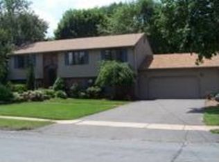 16 Stevens St, Windsor Locks, CT 06096