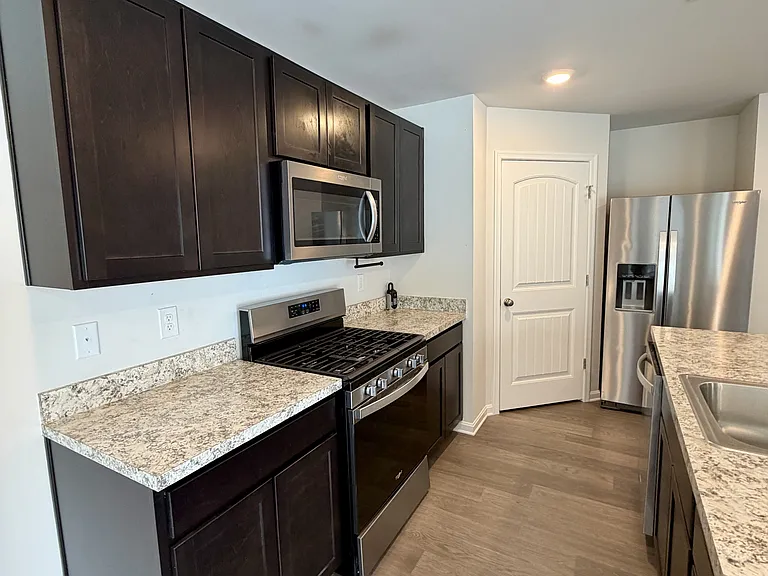 633 Currant Cir — Photo 9