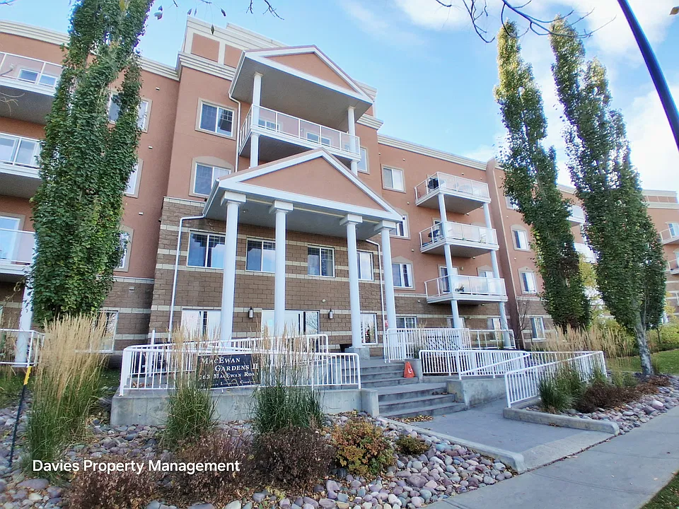 263 Macewan Rd SW #433