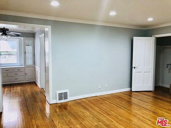 5th image of 441 1/2 S Doheny Dr