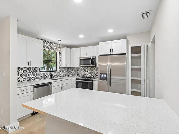 5th image of 2926 SEARCHWOOD Drive