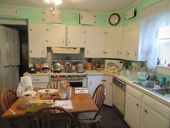 2nd image of 30 Kingsbury Ave