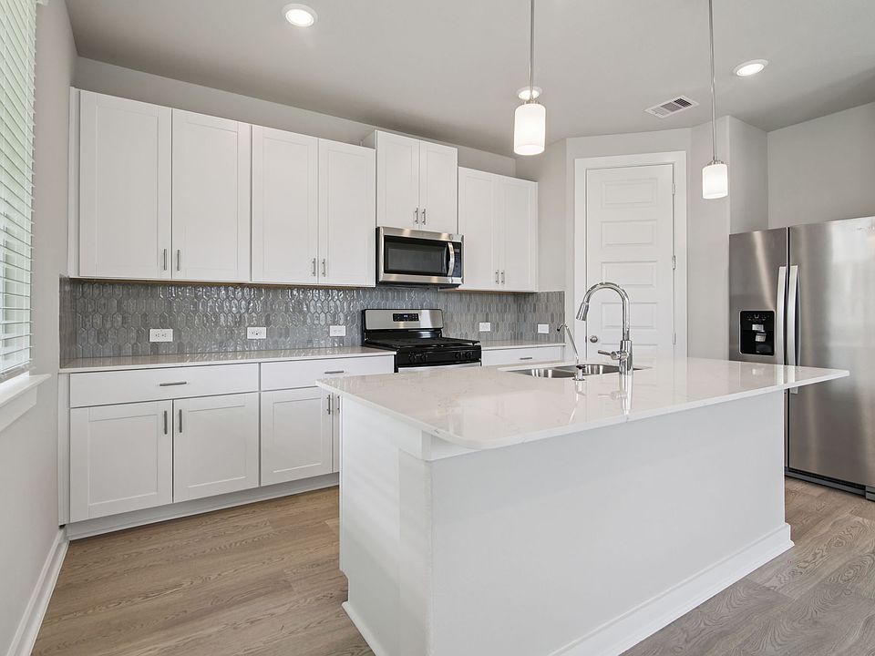 16-web-or-mls-Houston - Spring Brook Village-10003 Rustic Charm St Houston TX 77080-012.jpg