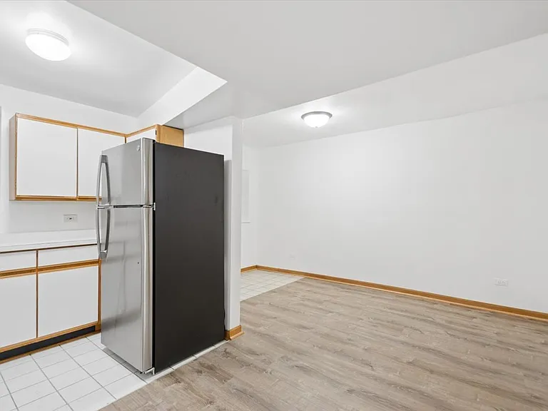 4453 N Dover St #G — Photo 6