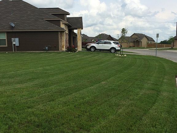 3rd image of 1023 Venice Dr