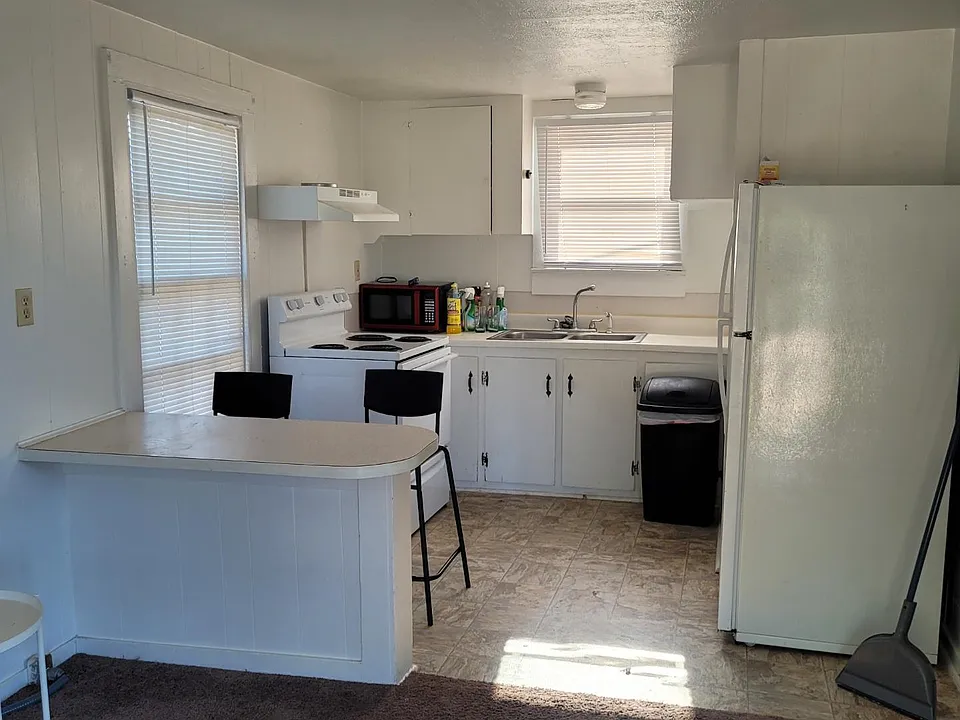 522 W Lee Ave #3