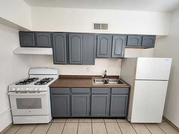 5th image of 305 N Almendra St #B