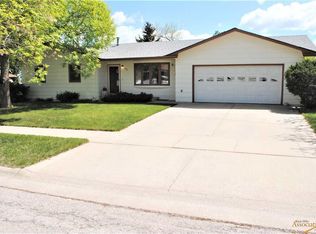 3416 Lynnwood Ave, Rapid City, SD 57701