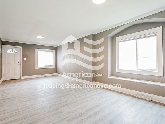 1798605_003_living_room_13645887.jpg