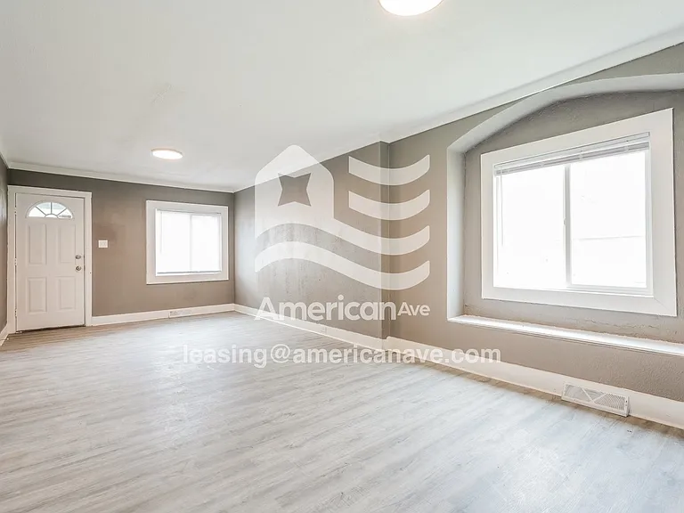 1798605_003_living_room_13645887.jpg
