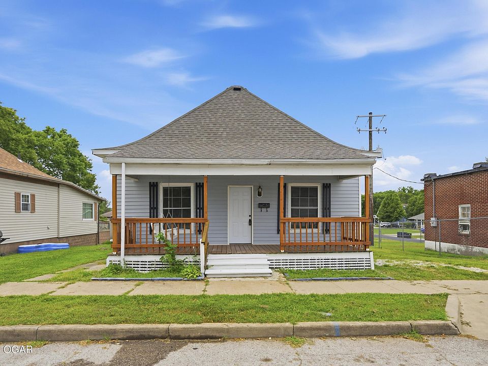 1st image of 1024 W 1st St