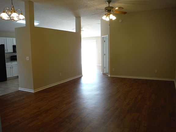 2nd image of 1932 N Star Ln