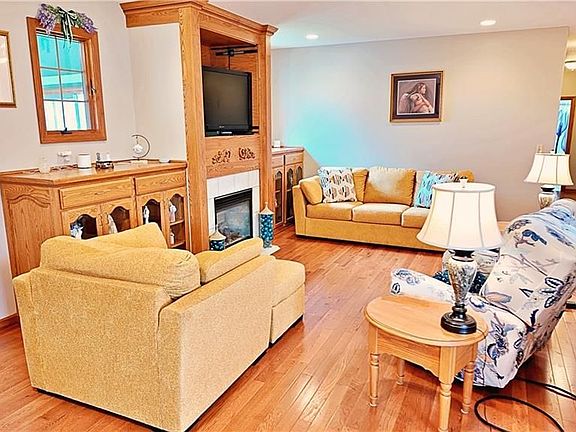 5th image of 1620 Hall Ave