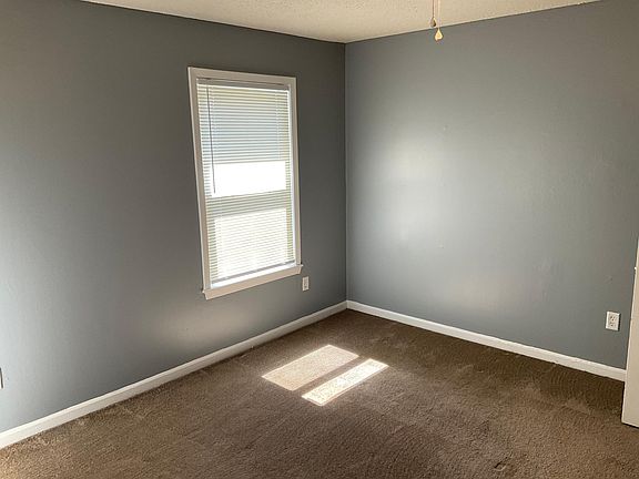 3rd image of 654 Spottswood Manor Dr