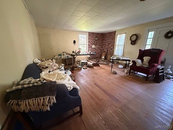 2nd image of 538 Sanders Hill Rd