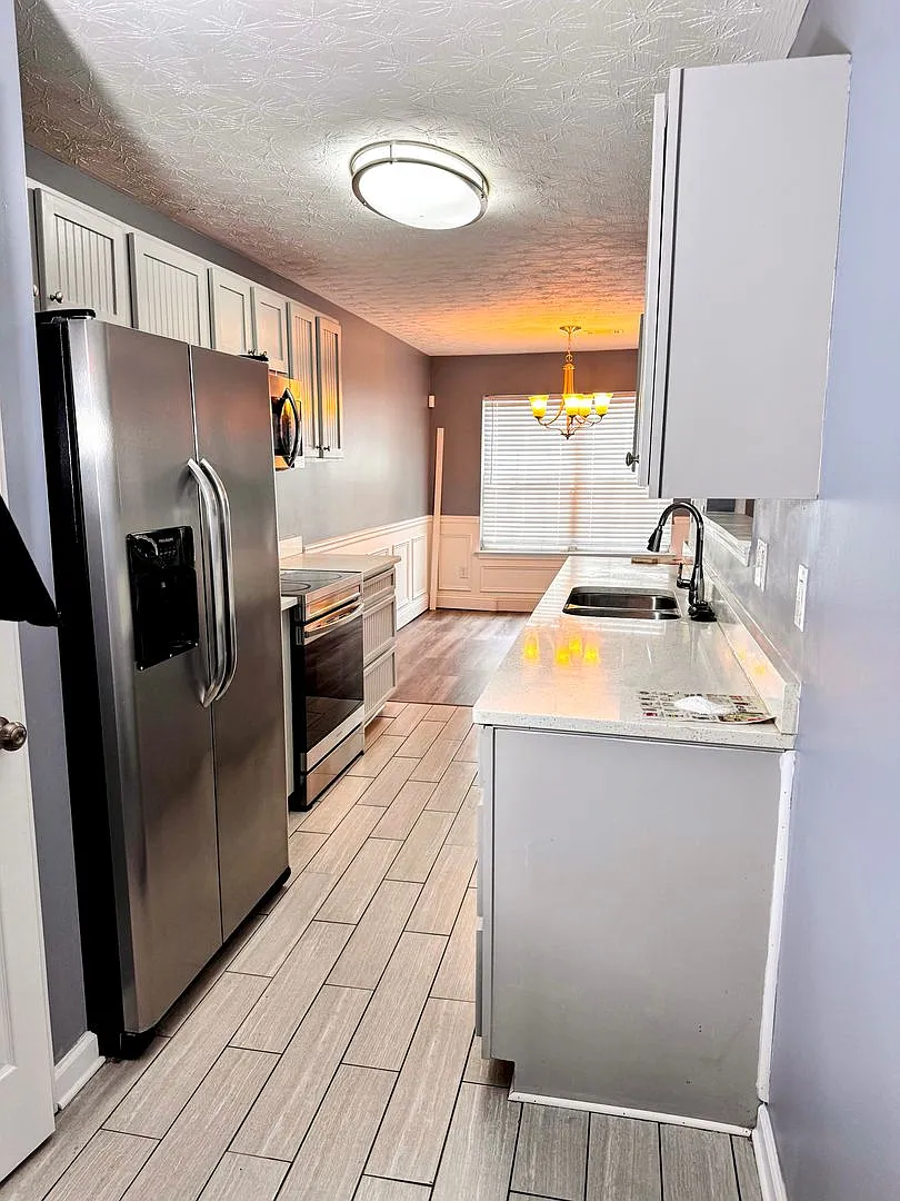 3-Bedroom, 2.5 Bath Townhome for Rent in Decatur, GA | Freshly painted & Modern Kitchen — Photo 4