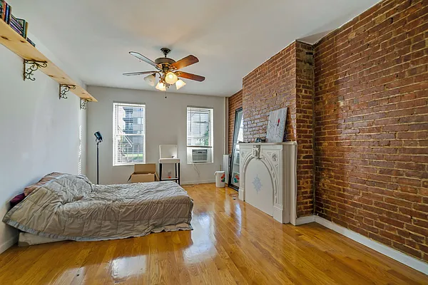 Rented by Capri Jet Realty Corp | media 24