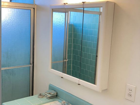 2nd image of 219 10th St APT 6