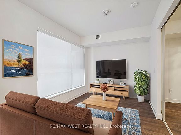 5th image of 8 Tippett Rd #426