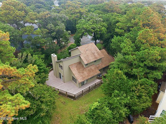 4th image of 203 Lagoon Court