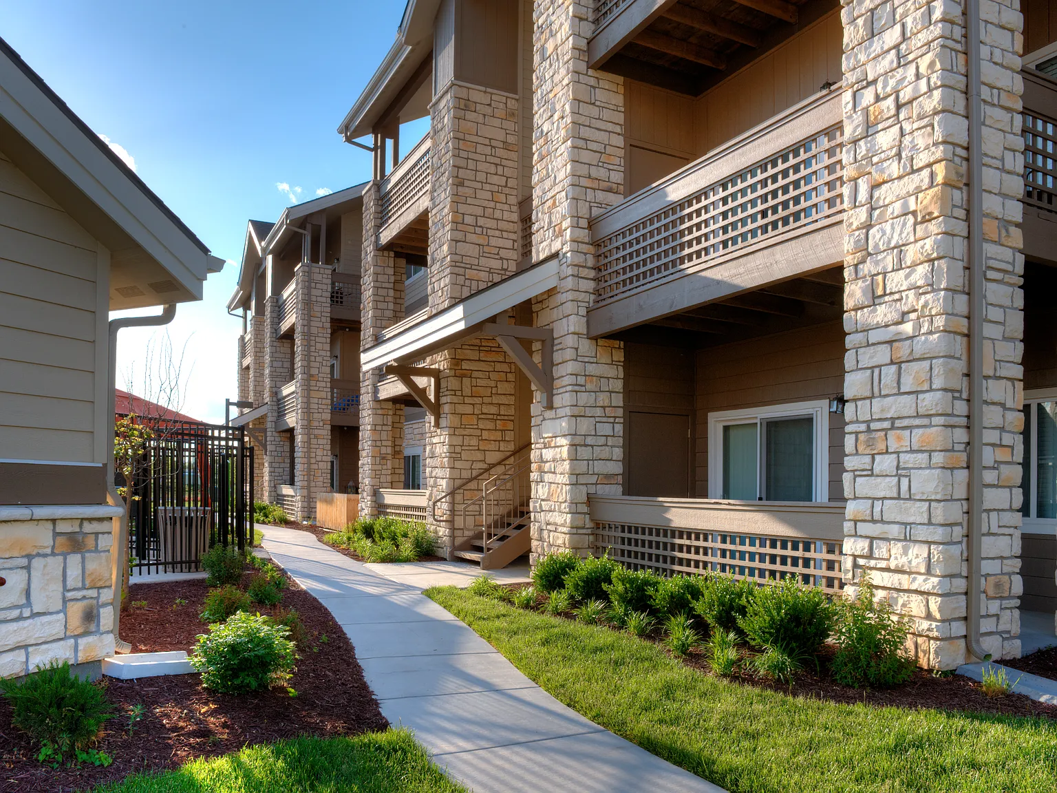 Chisholm Lake Apartments — Photo 3