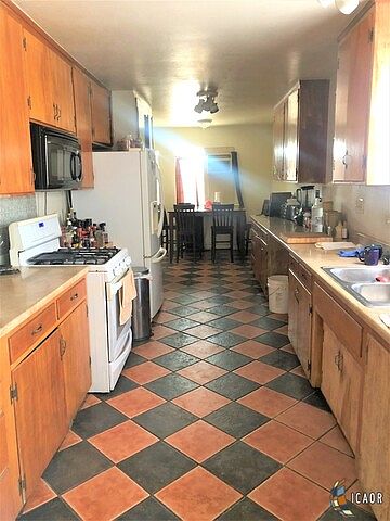 2nd image of 186 W Holt Ave