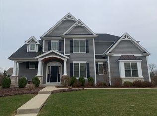 40 Landon Cir, Wheaton, IL 60189