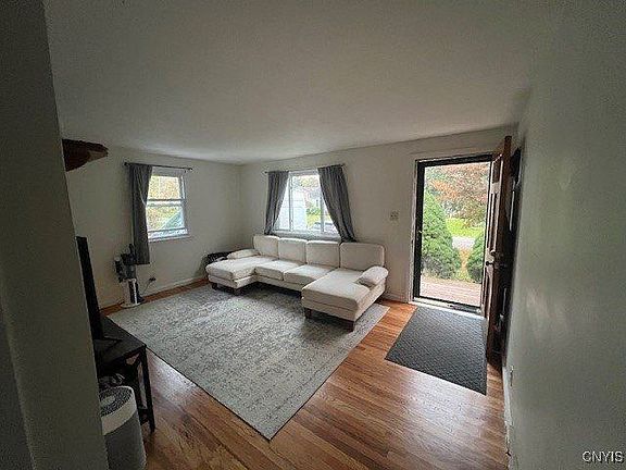 4th image of 302 Twin Elms Ln