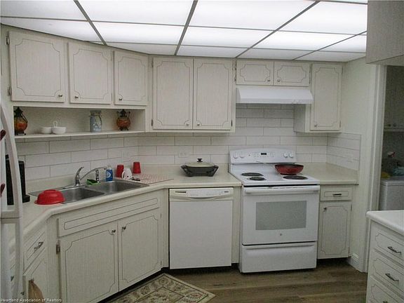 5th image of 406 Lake Clay Dr S