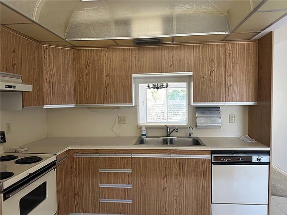 4th image of 2102 Lucaya Bend #J4
