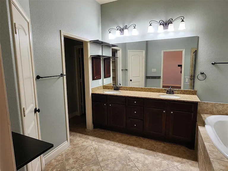 2019 Sunset Springs Dr — Photo 22