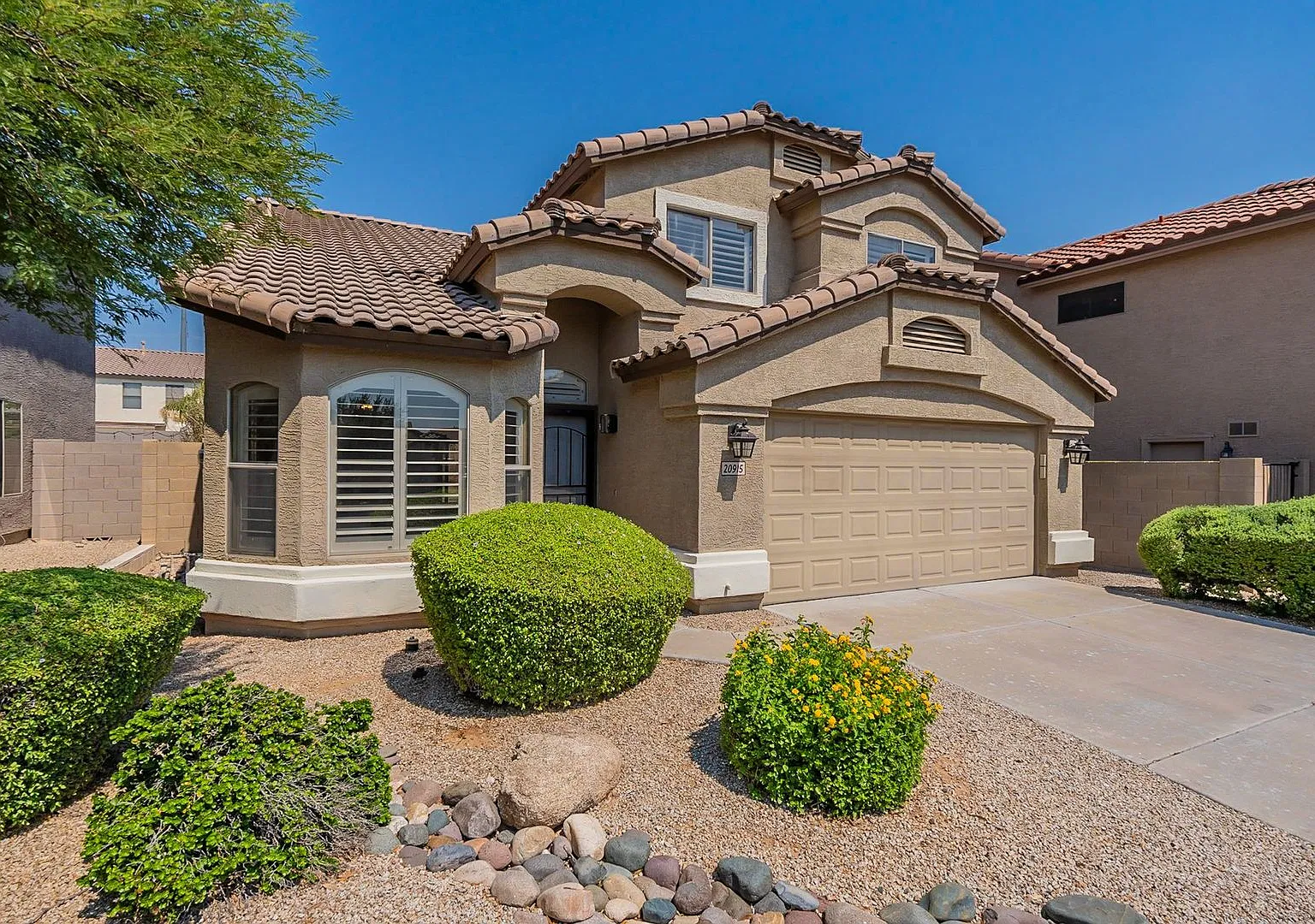 Elegant Living: Custom Upgrades and Superior Comfort in Phoenix — Photo 4