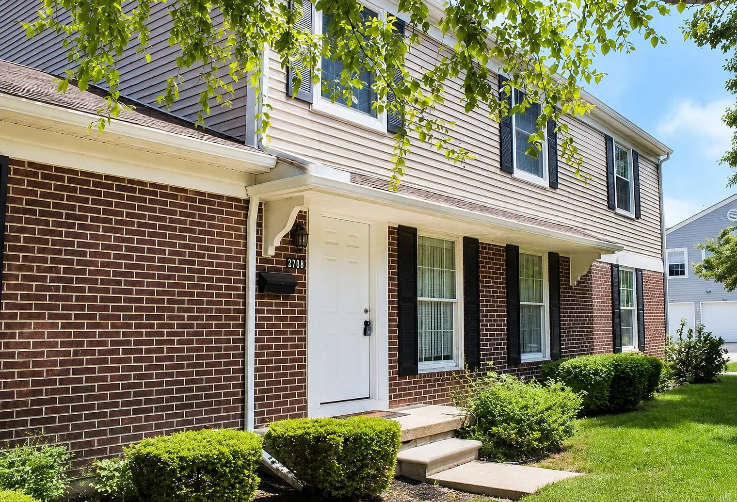 2 bed, 825 sqft, $1,895 — Photo 1