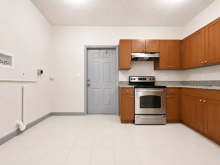 1218 NW 8th Pl — Photo 8