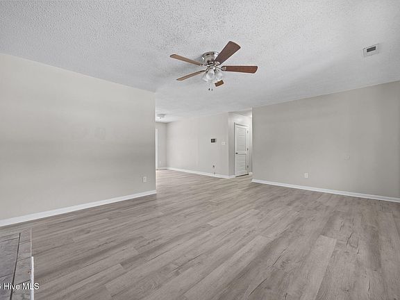 4th image of 220 White Oak Court