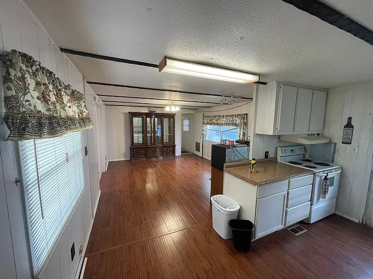 1026 Rambling Dr — Photo 2